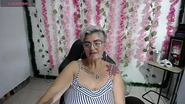 Snapshot of bety-cum2 chatting on February 2025 07:37:01 PM bety-cum2 online show from February 2025 07:37:01 PM