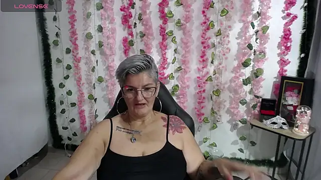 Snapshot of bety-cum2 chatting on February 2025 09:23:01 PM bety-cum2 online show from February 2025 09:23:01 PM