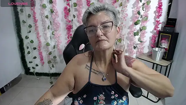 Snapshot of bety-cum2 chatting on February 2025 08:23:02 PM bety-cum2 online show from February 2025 08:23:02 PM