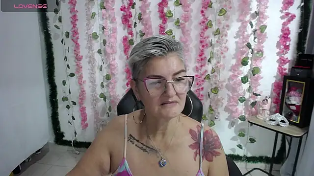 Snapshot of bety-cum2 chatting on February 2025 11:46:01 AM bety-cum2 online show from February 2025 11:46:01 AM