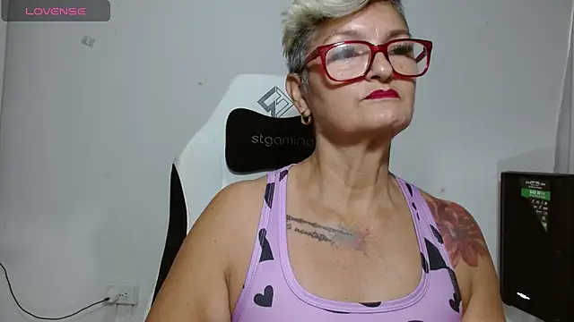 Snapshot of bety-cum2 chatting on June 2026 01:09:02 PM bety-cum2 online show from June 2026 01:09:02 PM