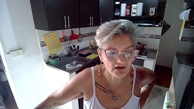 Snapshot of bety-cum2 chatting on March 2025 05:29:02 PM bety-cum2 online show from March 2025 05:29:02 PM