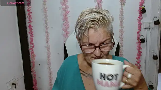 Snapshot of bety-cum2 chatting on July 2026 12:27:02 PM bety-cum2 online show from July 2026 12:27:02 PM