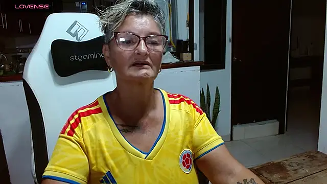 Snapshot of bety-cum2 chatting on June 2026 01:37:01 AM bety-cum2 online show from June 2026 01:37:01 AM
