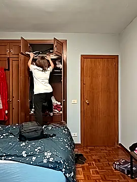 Snapshot of mady_gigi chatting on February 2025 05:11:02 PM mady gigi online show from February 2025 05:11:02 PM