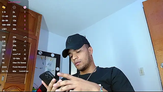 Snapshot of Bigcock_21cm_ chatting on February 2025 01:53:02 PM Bigcock 21cm  online show from February 2025 01:53:02 PM