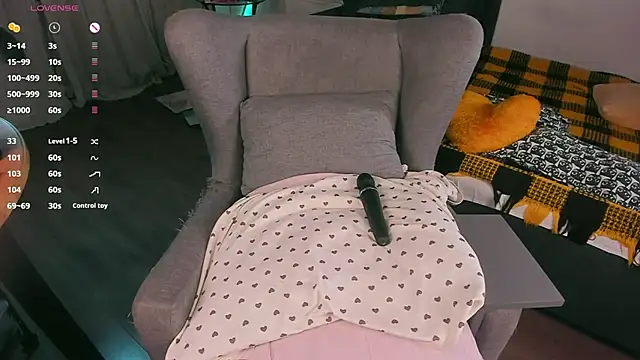 Snapshot of Alice_CutePerv chatting on October 2025 12:44:01 AM Alice CutePerv online show from October 2025 12:44:01 AM