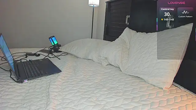 Redjina Angel online show from April 2026 11:11:01 PM