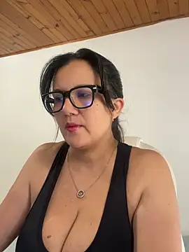 SWEETLILY18 online show from April 2026 12:32:02 PM