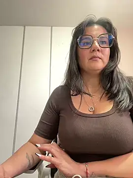 SWEETLILY18 online show from February 2025 03:43:01 PM