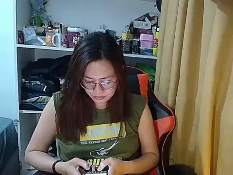 Snapshot of crizzybel chatting on April 2026 05:28:01 PM crizzybel online show from April 2026 05:28:01 PM
