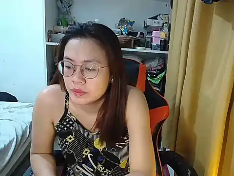 Snapshot of crizzybel chatting on May 2026 08:24:02 PM crizzybel online show from May 2026 08:24:02 PM