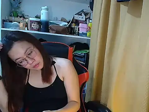 Snapshot of crizzybel chatting on April 2026 06:15:01 PM crizzybel online show from April 2026 06:15:01 PM