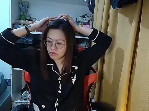 Snapshot of crizzybel chatting on May 2026 08:12:02 PM crizzybel online show from May 2026 08:12:02 PM