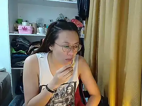 crizzybel online show from March 2026 06:17:02 PM