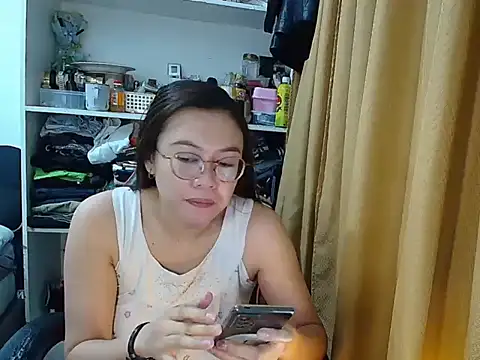 crizzybel online show from April 2026 06:58:01 PM