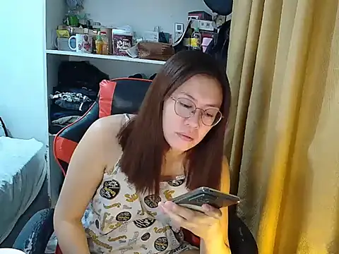 Snapshot of crizzybel chatting on April 2026 04:19:01 AM crizzybel online show from April 2026 04:19:01 AM