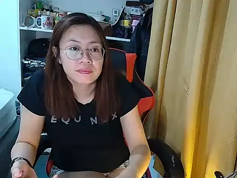 Snapshot of crizzybel chatting on April 2026 04:24:02 PM crizzybel online show from April 2026 04:24:02 PM
