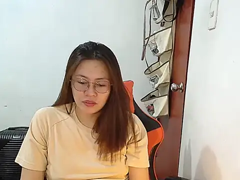 Snapshot of crizzybel chatting on May 2026 01:08:02 PM crizzybel online show from May 2026 01:08:02 PM
