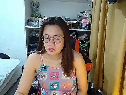 Snapshot of crizzybel chatting on May 2026 06:44:02 PM crizzybel online show from May 2026 06:44:02 PM