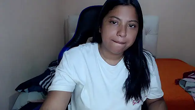 Leylafourniert online show from December 2025 08:15:02 PM