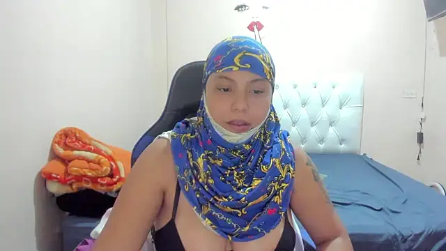 Leylafourniert online show from February 2025 11:30:02 PM