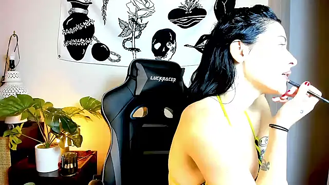 Snapshot of MelroseStrip chatting on November 2025 12:58:02 AM MelroseStrip online show from November 2025 12:58:02 AM