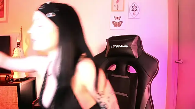 MelroseStrip online show from April 2026 08:15:01 PM