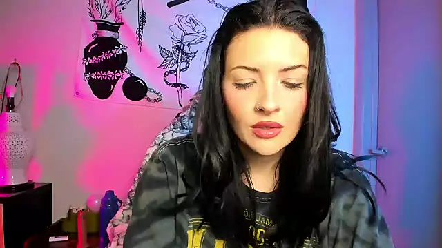 Snapshot of MelroseStrip chatting on December 2025 09:28:01 PM MelroseStrip online show from December 2025 09:28:01 PM