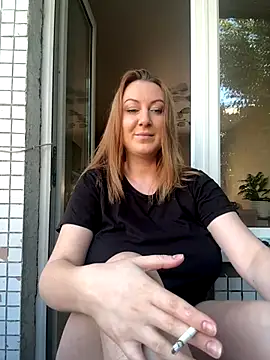 Snapshot of Mira_Xo_ chatting on September 2025 07:03:01 AM Mira Xo online show from September 2025 07:03:01 AM