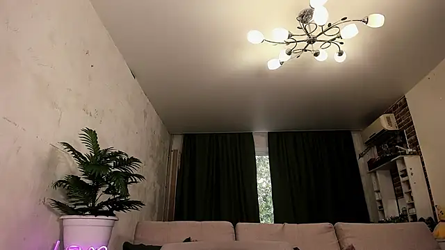 Snapshot of Mira_Xo_ chatting on September 2025 12:32:02 PM Mira Xo online show from September 2025 12:32:02 PM