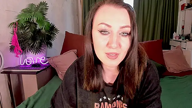 Snapshot of Mira_Xo_ chatting on November 2025 11:03:01 AM Mira Xo online show from November 2025 11:03:01 AM