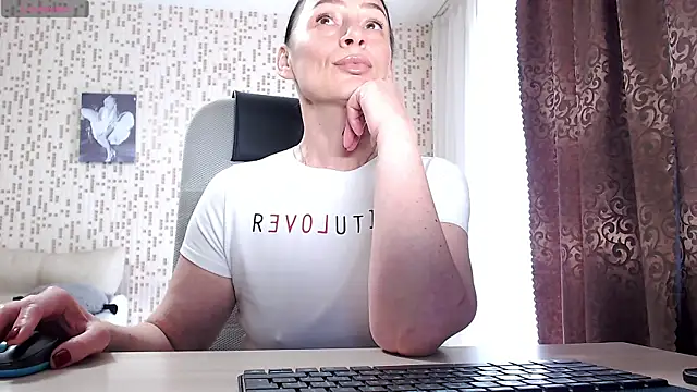 Snapshot of BelovedLady chatting on April 2026 07:36:01 AM BelovedLady online show from April 2026 07:36:01 AM