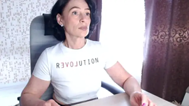 Snapshot of BelovedLady chatting on April 2026 06:17:01 AM BelovedLady online show from April 2026 06:17:01 AM