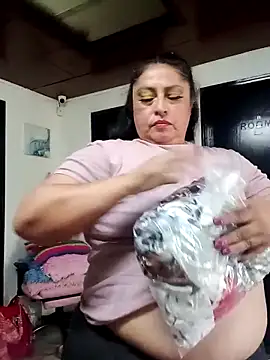 Keyla01  online show from April 2026 06:09:02 PM