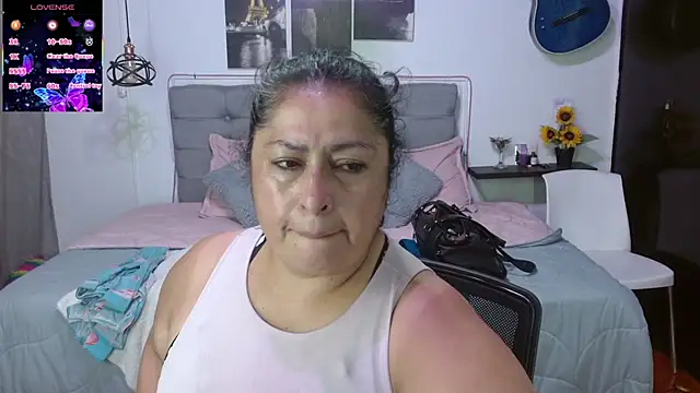 Keyla01  online show from April 2026 06:25:01 PM