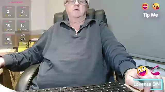 Snapshot of bigbadjon69 chatting on March 2025 04:41:02 AM bigbadjon69 online show from March 2025 04:41:02 AM