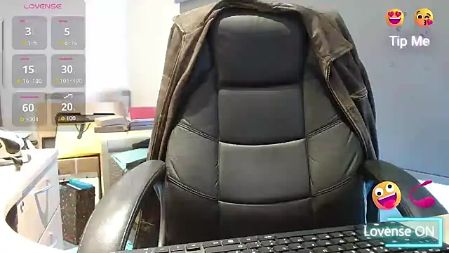 Snapshot of bigbadjon69 chatting on January 2025 02:13:01 PM bigbadjon69 online show from January 2025 02:13:01 PM