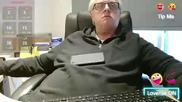 Snapshot of bigbadjon69 chatting on March 2025 05:13:01 PM bigbadjon69 online show from March 2025 05:13:01 PM