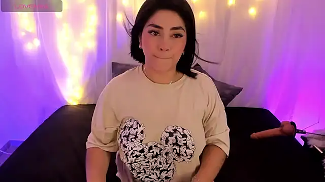 lucy26  online show from September 2025 01:45:02 AM