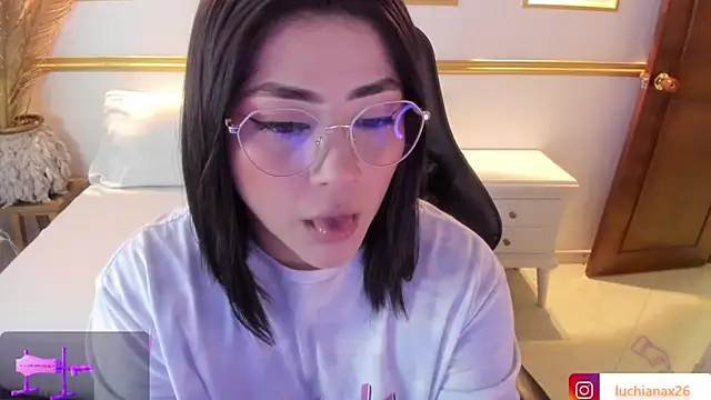 lucy26  online show from March 2025 08:32:02 AM