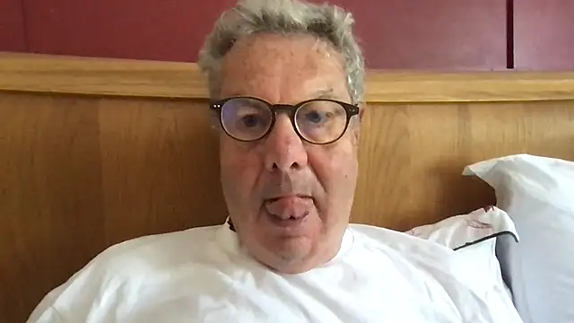 Snapshot of Oldpistolpete chatting on July 2026 08:52:01 AM Oldpistolpete online show from July 2026 08:52:01 AM