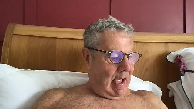 Snapshot of Oldpistolpete chatting on June 2026 09:08:01 AM Oldpistolpete online show from June 2026 09:08:01 AM