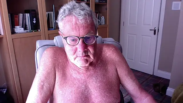 Snapshot of Oldpistolpete chatting on June 2026 05:07:02 PM Oldpistolpete online show from June 2026 05:07:02 PM