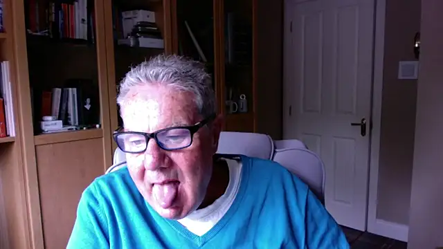Snapshot of Oldpistolpete chatting on June 2026 08:55:01 AM Oldpistolpete online show from June 2026 08:55:01 AM