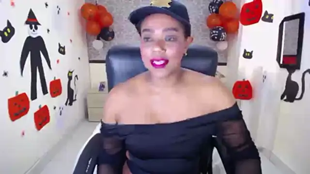 EvaFoxter online show from October 2025 04:28:02 PM