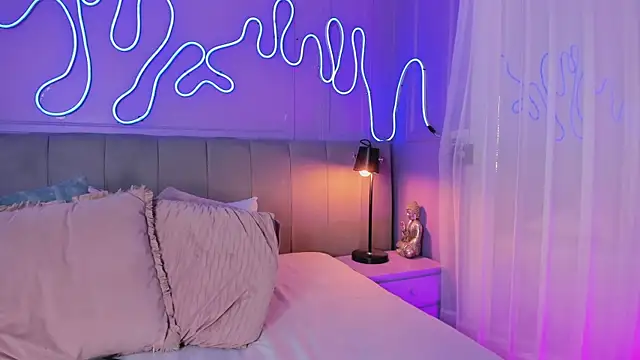 Sofly s online show from October 2025 12:04:01 PM