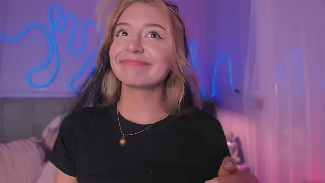 Sofly s online show from December 2025 12:11:01 PM