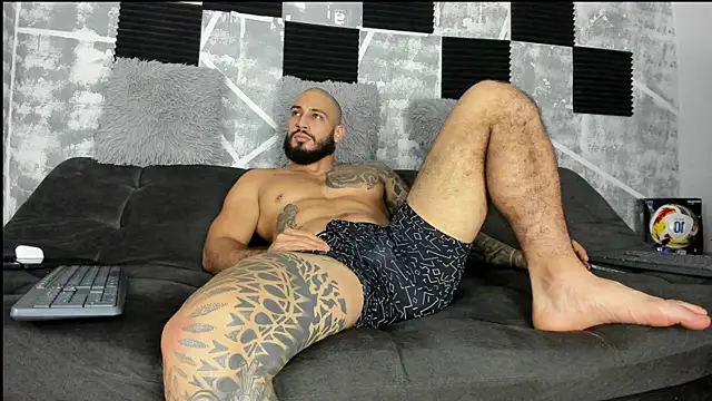 Snapshot of leonidas_18k chatting on June 2026 03:30:01 AM leonidas 18k online show from June 2026 03:30:01 AM