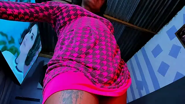 Snapshot of luciana_osorno chatting on February 2025 02:03:01 AM luciana osorno online show from February 2025 02:03:01 AM